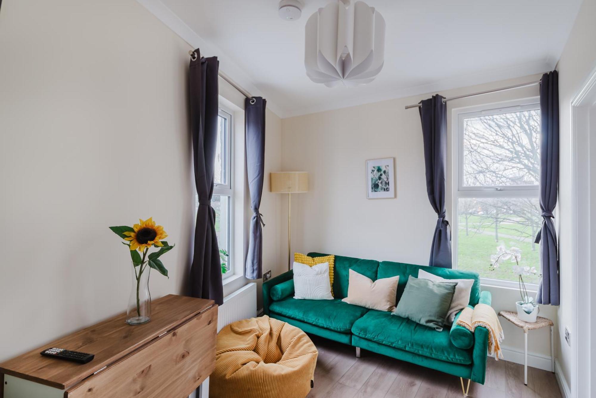 Modern Cosy Corner Flat 3 Bed And Loft Sleep 7 People Daire Londra Dış mekan fotoğraf