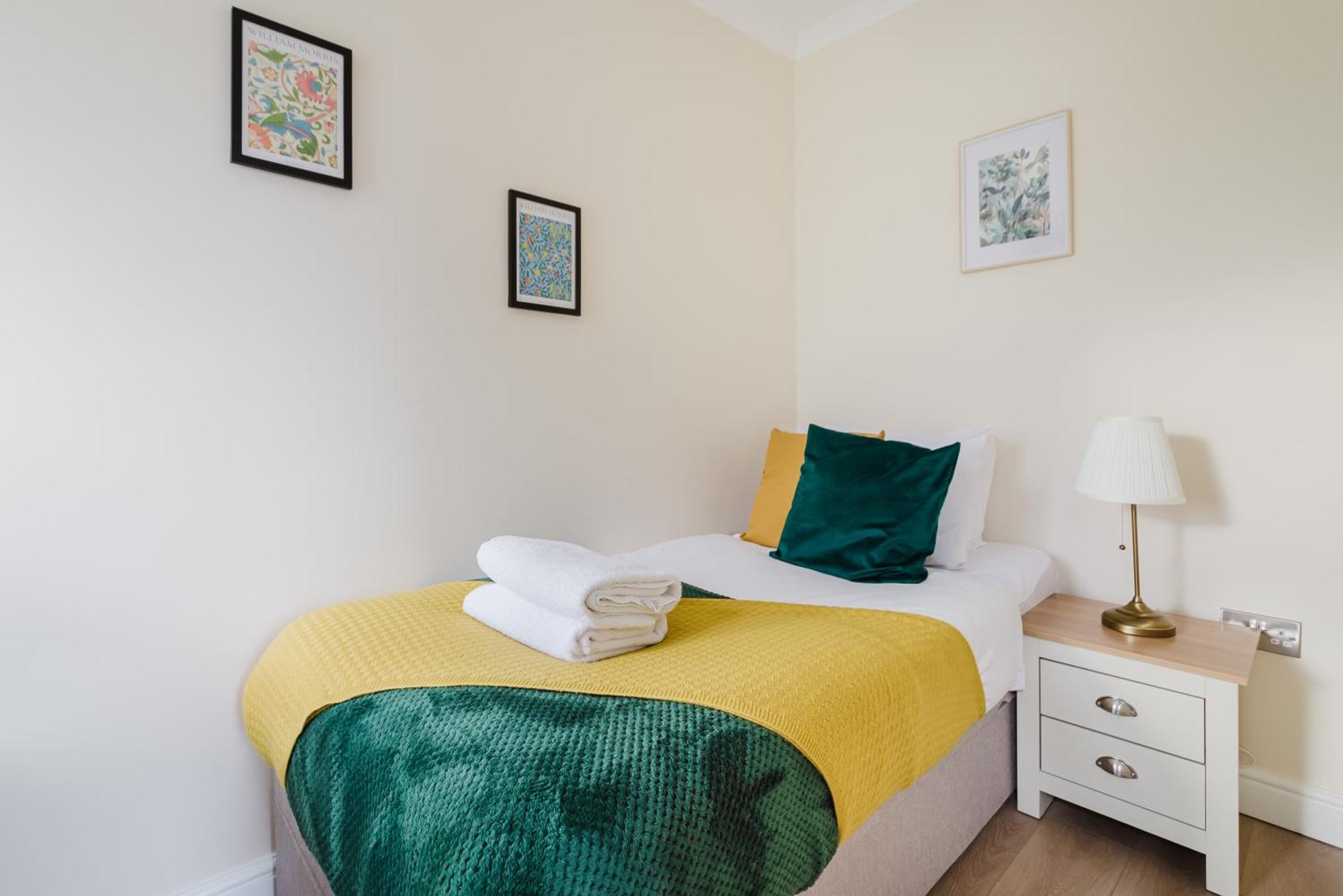 Modern Cosy Corner Flat 3 Bed And Loft Sleep 7 People Daire Londra Dış mekan fotoğraf